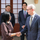 La presidenta encargada de Venezuela, Delcy Rodríguez y el encargado de Negocios de Reino Unido, Colin Dick, en Caracas COLIN DICK