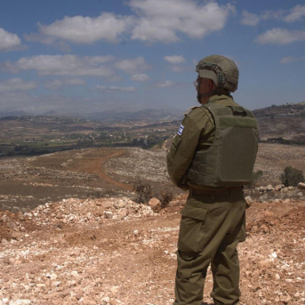 El portavoz en árabe del Ejército israelí, Avichay Adraee, en un puesto militar en el sur de Líbano (archivo) AVICHAY ADRAEE EN X