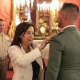 Margarita Robles condecora a un militar en el acto de imposición de cruces al Mérito Militar en el Cuartel General de Tierra MARCO ROMERO / MINISTERIO DE DEFENSA
