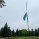 Bandera de Kazajistán ondeando a media asta en Astaná por la muerte de catorce militares por un temporal durante unas maniobras en el mar Caspio Грязнов Андрей / Zuma Press / Europa Press
