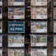 Anuncios de viviendas en venta en una inmobiliaria. Tomàs Moyà - Europa Press