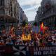 Cientos de personas portan pancarta con lema 'La corrupción tiene un precio. No más impunidad. Dimisión y elecciones ya' durante una manifestación para expresar apoyo a Ceuta y exigir la celebración de elecciones generales Matias Chiofalo - Europa Press