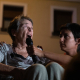 Maricarmen atiende a los medios de comunicación durante una concentración bajo el lema ‘Maricarmen se queda’ la víspera de su desahucio.  Fernando Sánchez - Europa Press