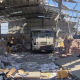 Destrucción causada en un mercado en Taiz, Yemen, por un bombardeo reivindicado por las Fuerzas Armadas del Gobierno de Yemen reconocido internacionalmente pero atribuido por los rebeldes hutíes a Arabia Saudí  Yin Ke / Xinhua News / Europa Press