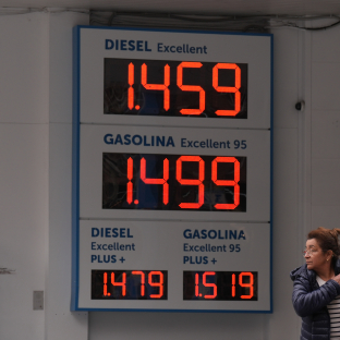 Cartel de precio de la gasolina | Europa Press