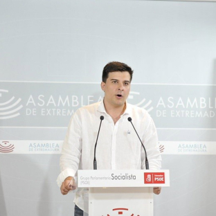 El PSOE denuncia la “ausencia” de políticas económicas “serias” en Extremadura, la región que “menos empleo crea” El PSOE denuncia la “ausencia” de políticas económicas “serias” en Extremadura, la región que “menos empleo crea”