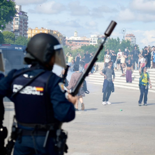 Compromís exige explicaciones al Gobierno por las cargas policiales en la protesta por la vivienda en València Compromís exige explicaciones al Gobierno por las cargas policiales en la protesta por la vivienda en València