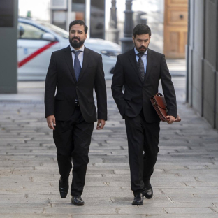 El eurodiputado y líder de Se Acabó La Fiesta (SALF), Luis 'Alvise' Pérez (I), a su llegada al Tribunal Supremo, a 5 de junio de 2025, en Madrid (España). Alberto Ortega - Europa Press El eurodiputado y líder de Se Acabó La Fiesta (SALF), Luis 'Alvise' Pérez (I), a su llegada al Tribunal Supremo, a 5 de junio de 2025, en Madrid (España). Alberto Ortega - Europa Press