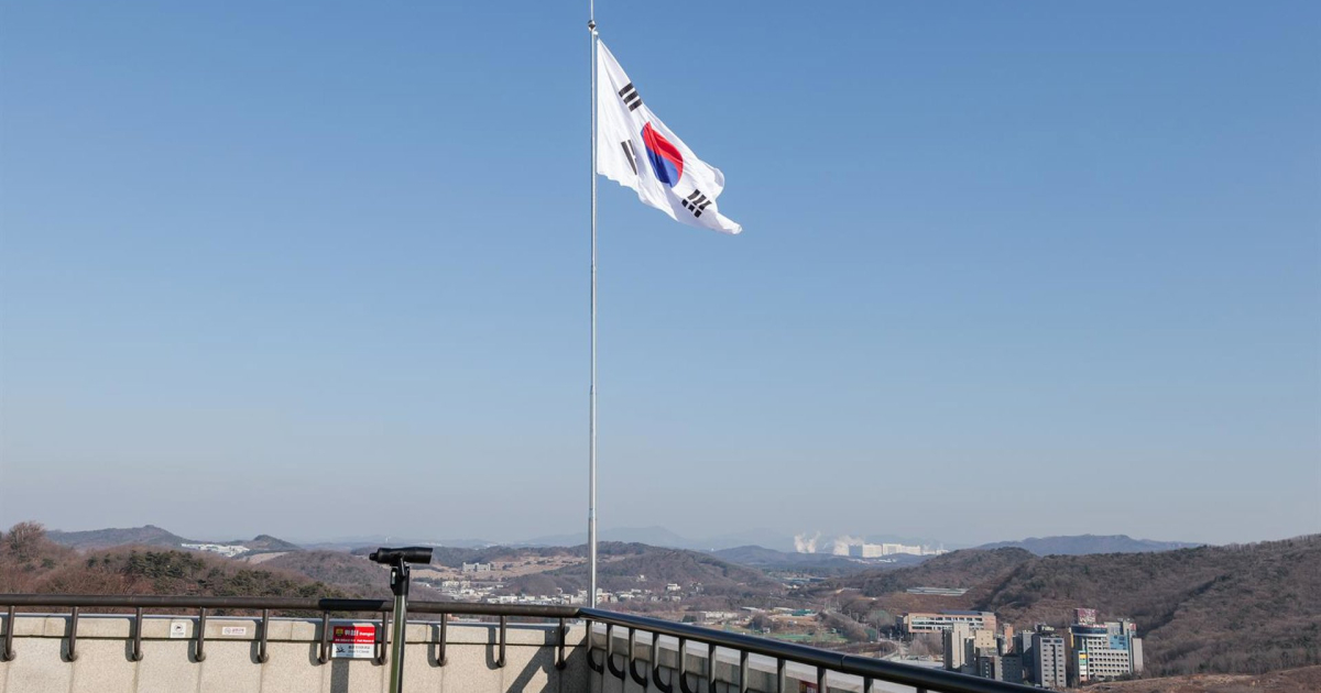 North Korea threatens with a harsh reprisal if a South Korean soldier crosses a millimeter the border