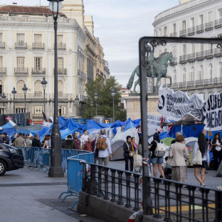 Tiendas de camapaña durante la acampada por la Vivienda en la Puerta del Sol, a 5 de octubre de 2026, en Madrid (España). Alberto Ortega - Europa Press Tiendas de camapaña durante la acampada por la Vivienda en la Puerta del Sol, a 5 de octubre de 2026, en Madrid (España). Alberto Ortega - Europa Press