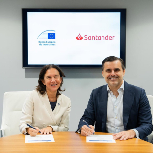 La directora de Instituciones Financieras del Banco Europeo de Inversiones, Gemma Feliciani; y el director global de Banca de Empresas de Santander, Borja Oyarzabal. GRUPO BEI Y BANCO SANTANDER La directora de Instituciones Financieras del Banco Europeo de Inversiones, Gemma Feliciani; y el director global de Banca de Empresas de Santander, Borja Oyarzabal. GRUPO BEI Y BANCO SANTANDER