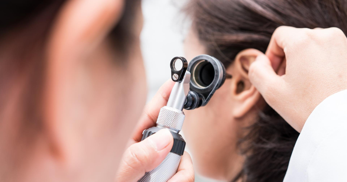 They propose school hearing screening to detect hearing loss. | Demócrata