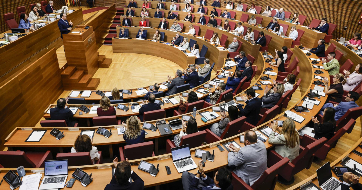 The Andalusian and Valencian parliaments, with a majority of the PP, do hold moments of silence for Maricarmen.