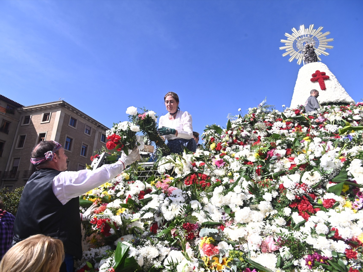 Ofrenda floral a la Virgen del Pilar, a 12 de octubre de 2025, en Zaragoza | Ramón Comet / Europa Press