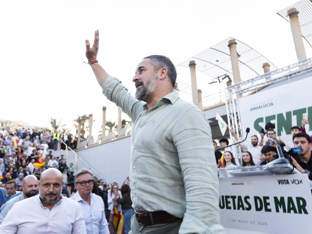 El presidente de Vox, Santiago Abascal, interviene durante un mitin en Roquetas de Mar a 7 de mayo de 2026. Marian León - Europa Press