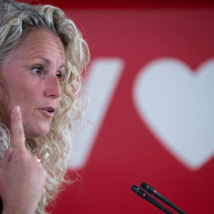 La portavoz de la Ejecutiva Federal del PSOE, Montse Mínguez, durante una rueda de prensa tras la reunión de la Comisión Ejecutiva Federal, en la sede del PSOE, a 20 de abril de 2026, en Madrid (España). Fernando Sánchez - Europa Press