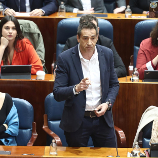 El diputado de Más Madrid en la Asamblea, Emilio Delgado, durante el pleno de la Asamblea de Madrid, a 8 de octubre de 2026, en Madrid (España). Eduardo Parra - Europa Press El diputado de Más Madrid en la Asamblea, Emilio Delgado, durante el pleno de la Asamblea de Madrid, a 8 de octubre de 2026, en Madrid (España). Eduardo Parra - Europa Press