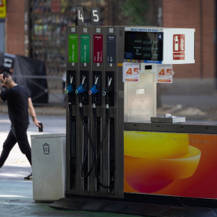 Surtidores de combustible en una gasolinera Jesús Hellín - Europa Press