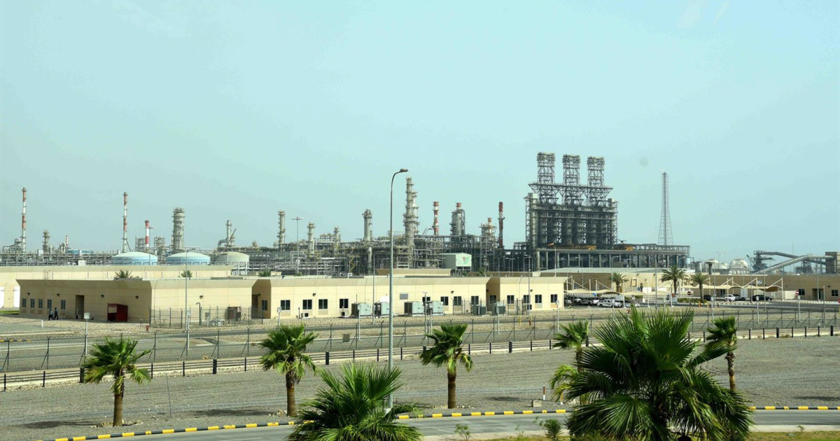 France begins the shipment of military support to Saudi Arabia to protect the fields of Yanbu