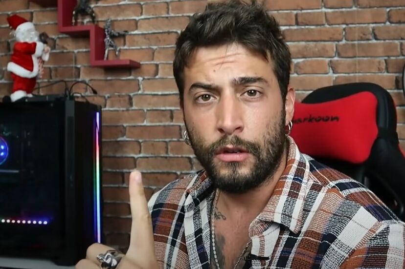 Roma Gallardo en uno de sus vídeos de YouTube