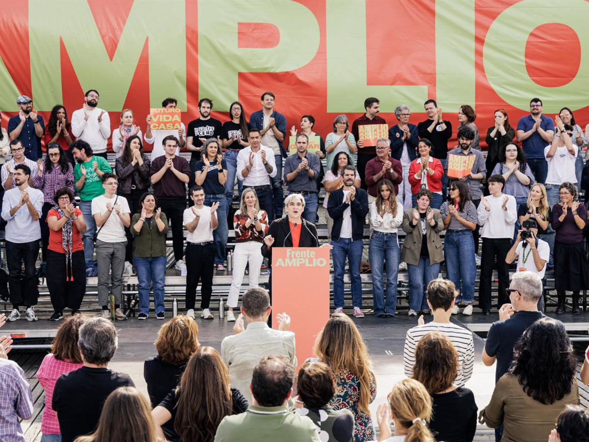 The left faces the start of the list registration with its main ...