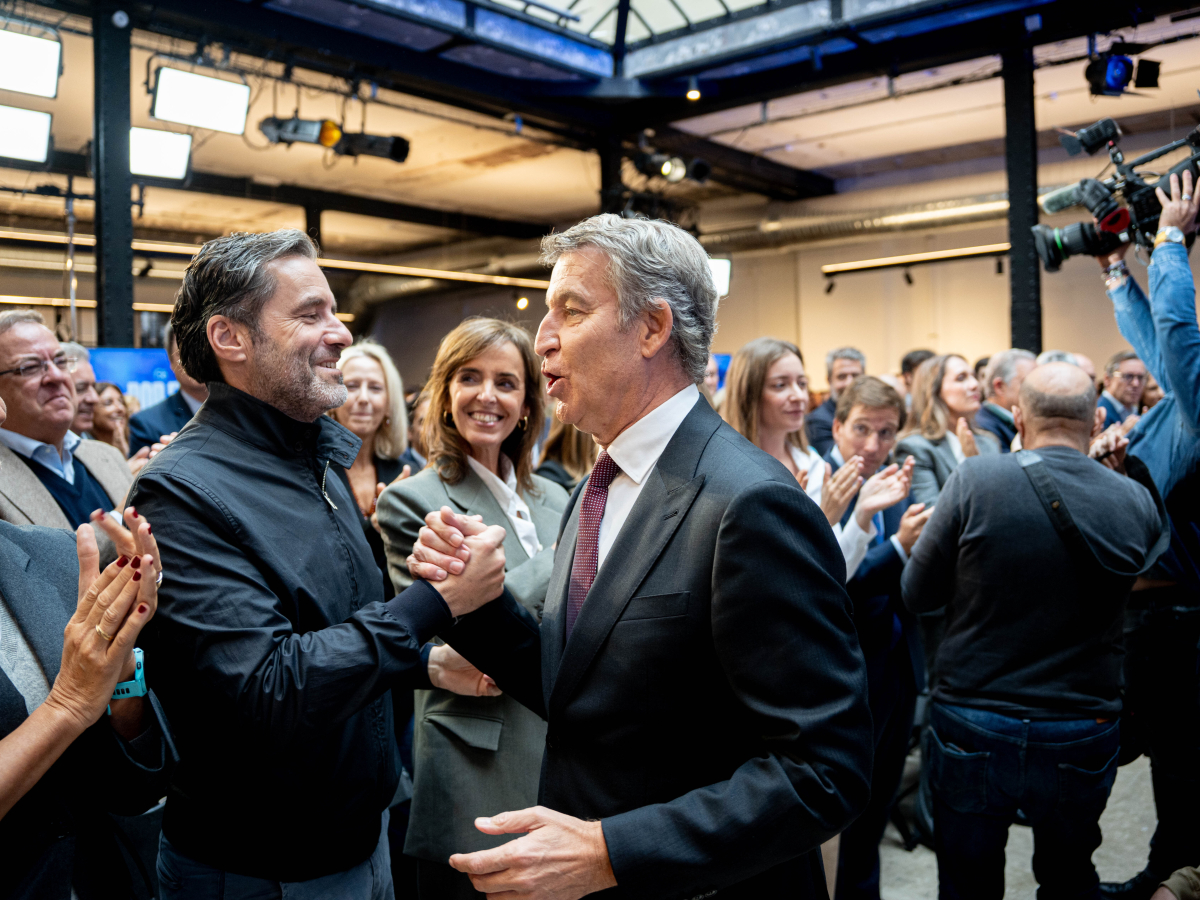 Alberto Núñez Feijóo com Borja Semper no ato de apresentação do 'Contrato com os Espanhóis'. Foto: Europa Press. Alberto Núñez Feijóo com Borja Semper no ato de apresentação do 'Contrato com os Espanhóis'. Foto: Europa Press.