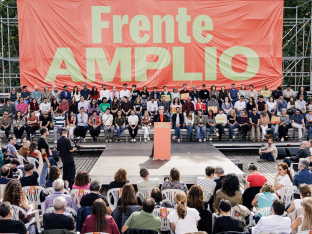 La exalcaldesa de Barcelona Ada Colau, durante el acto de presentación de su candidatura a las elecciones generales del 29N, en el Auditorio del Parque Lineal del Manzanares, a 17 de octubre de 2026, en Madrid (España). Carlos Luján - Europa Press