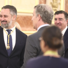 El presidente de Vox, Santiago Abascal (i), y el presidente del PP, Alberto Núñez Feijóo (2i) durante la visita del Papa León XIV al Congreso de los Diputados, a 8 de junio de 2026, en Madrid (España). Eduardo Parra - Europa Press