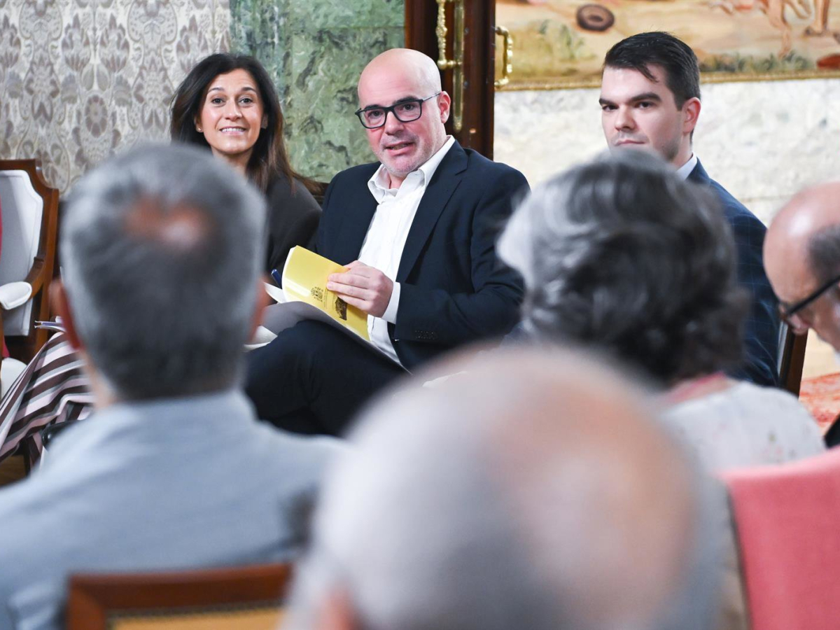 El delegado del Gobierno de España en la Comunidad de Madrid, Francisco Martín, acompañado por la subdelegada del Gobierno, Pilar Trinidad. Gustavo Valiente - Europa Press