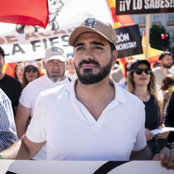 El eurodiputado y líder de Se Acabó la Fiesta (SALF), Luis 'Alvise' Pérez, durante una manifestación para exigir la dimisión del presidente del Gobierno, Pedro Sánchez. A. Pérez Meca - Europa Press El eurodiputado y líder de Se Acabó la Fiesta (SALF), Luis 'Alvise' Pérez, durante una manifestación para exigir la dimisión del presidente del Gobierno, Pedro Sánchez. A. Pérez Meca - Europa Press