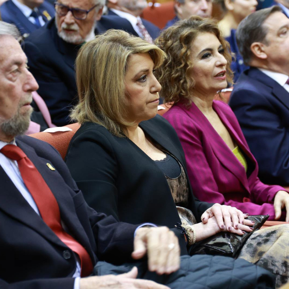 La secretaria general del PSOE de Andalucía, María Jesús Montero, y la expresidenta de Andalucía, Susana Díaz, asisten al pleno institucional del Parlamento andaluz con motivo del 28F. (Foto de archivo). Rocío Ruz - Europa Press
