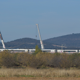 EuropaPress 7876659 gruas trabajando labores desescombro accidente ferroviario urda 29 octubre