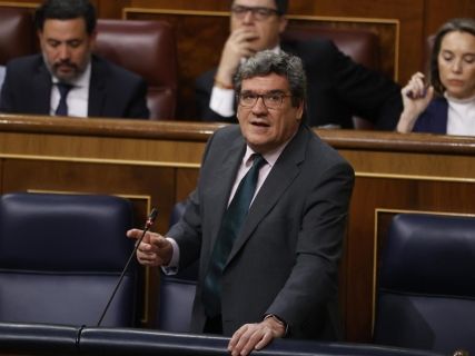 El ministro de Inclusión, Seguridad Social y Migraciones, José Luis Escrivá, durante una sesión de control al Gobierno en el Congreso. Fuente EFE