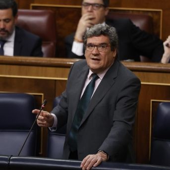 El ministro de Inclusión, Seguridad Social y Migraciones, José Luis Escrivá, durante una sesión de control al Gobierno en el Congreso. Fuente EFE