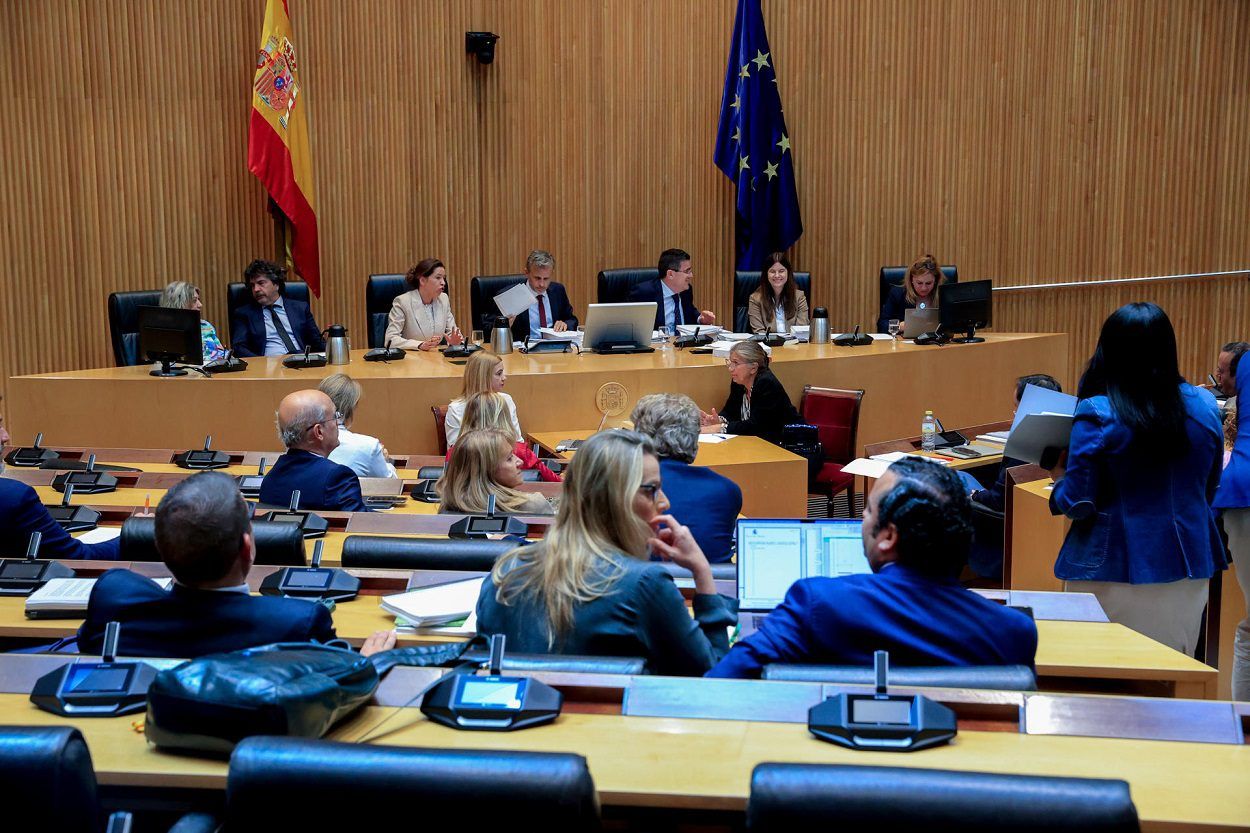 Imagen de la Comisión de Transportes, Movilidad y Agenda Urbana durante el debate del dictamen de la ley de Vivienda. Fuente EFE Zipi