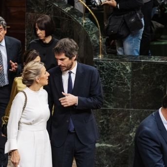 Varios ministros conversan a su entrada al Pleno del Congreso. Fuente Carlos Luján / Europa Press.