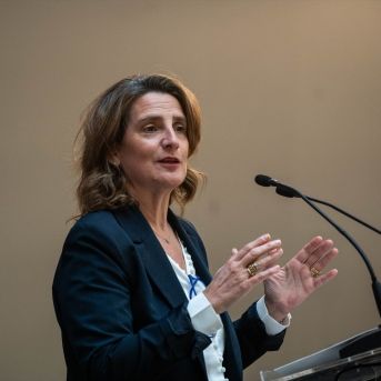 Teresa Ribera asiste a unas jornadas sobre finanzas sostenibles organizadas por ING en Madrid