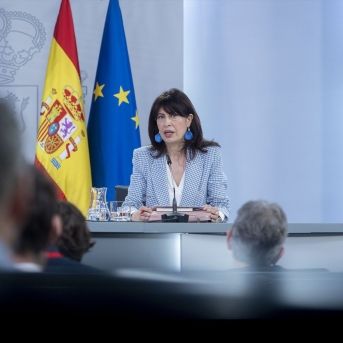 La ministra de Igualdad, Ana Redondo, durante una rueda de prensa posterior a la reunión del Consejo de Ministros | ALBERTO ORTEGA (EUROPA PRESS).