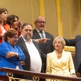 Imagen de Oriol Junqueras junto a varios integrantes de Esquerra Republicana de Catalunya (ERC) en la tribuna del Congreso de los Diputados durante el debate sobre el veto del Senado a la ley de Amnistía | EDUARDO PARRA (EUROPA PRESS).