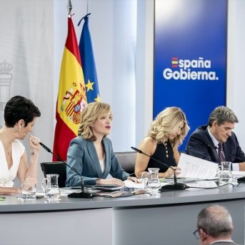 El Gobierno aprueba transferir cerca de 200 millones de euros a las CCAA para la protección de las familias