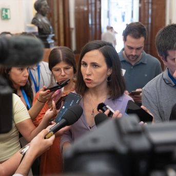 EuropaPress_6082863_secretaria_general_podemos_ione_belarra_ofrece_declaraciones_medios_llegada.jpg