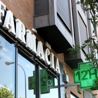 Imagen de archivo de la entrada de una farmacia | EUDARDO PARRA (EUROPA PRESS). Imagen de archivo de la entrada de una farmacia | EUDARDO PARRA (EUROPA PRESS).