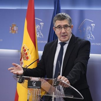 El portavoz del PSOE en el Gobierno, Patxi López, durante una rueda posterior a la reunión de la Junta de Portavoces | FERNANDO SÁNCHEZ (EUROPA PRESS).