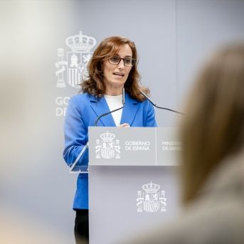 Imagen de la ministra de Sanidad, Mónica García, durante una rueda de prensa | A. PÉREZ MECA (EUROPA PRESS).