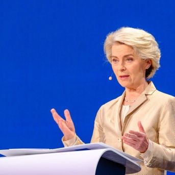 Imagen de archivo de la presidenta de la Comisión Europea, Ursula Von der Leyen, durante una comparecencia ante los medios en el Parlamento Europeo | EPP GROUP. Imagen de archivo de la presidenta de la Comisión Europea, Ursula Von der Leyen, durante una comparecencia ante los medios en el Parlamento Europeo | EPP GROUP.