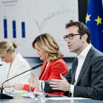 El Consejo de Ministros aprueba el anteproyecto de ley para rebajar la jornada a 37,5 horas El Consejo de Ministros aprueba el anteproyecto de ley para rebajar la jornada a 37,5 horas