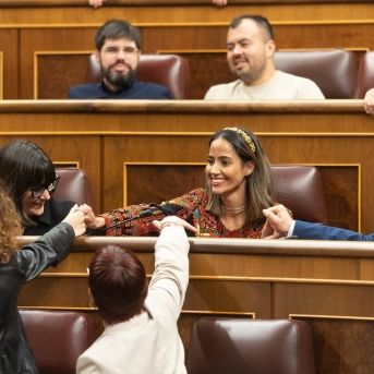 La diputada de Sumar Tesh Sidi recibe el apoyo de sus compañeros de bancada | EDUARDO PARRA La diputada de Sumar Tesh Sidi recibe el apoyo de sus compañeros de bancada | EDUARDO PARRA