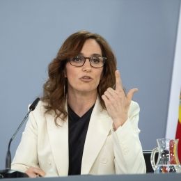 La ministra de Sanidad, Mónica García, durante una rueda de prensa posterior a la reunión del Consejo de Ministros | Alejandro Martínez (Europa Press).