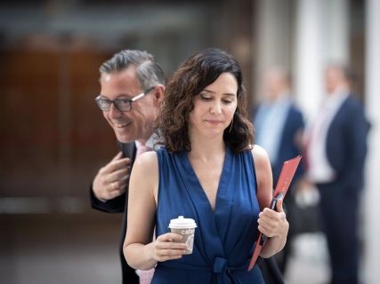 AUT-020-Ayuso censura la «defensa del pornofeminismo» de la izquierda y pregunta si pedirá a Ábalos votar abolir la prostitución