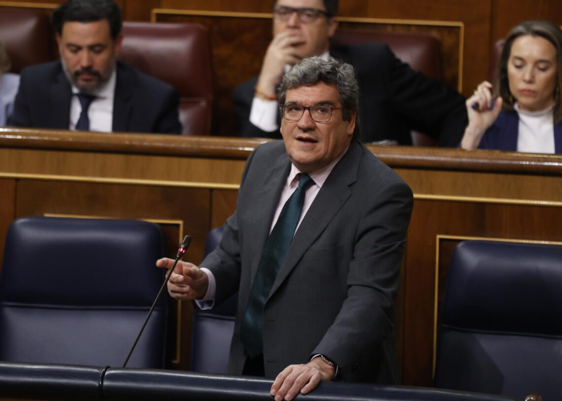 El ministro de Inclusión, Seguridad Social y Migraciones, José Luis Escrivá, durante una sesión de control al Gobierno en el Congreso. Fuente EFE